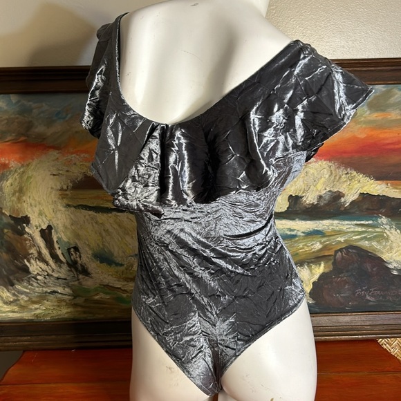LBB Crushed Velvet Steel Silver‎ Grey 1pc Ruffled Thong Bodysuit Top Sz M NWT - Picture 6 of 12